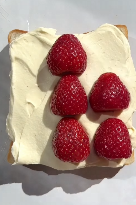 Arrange about 1 cup of fresh berries